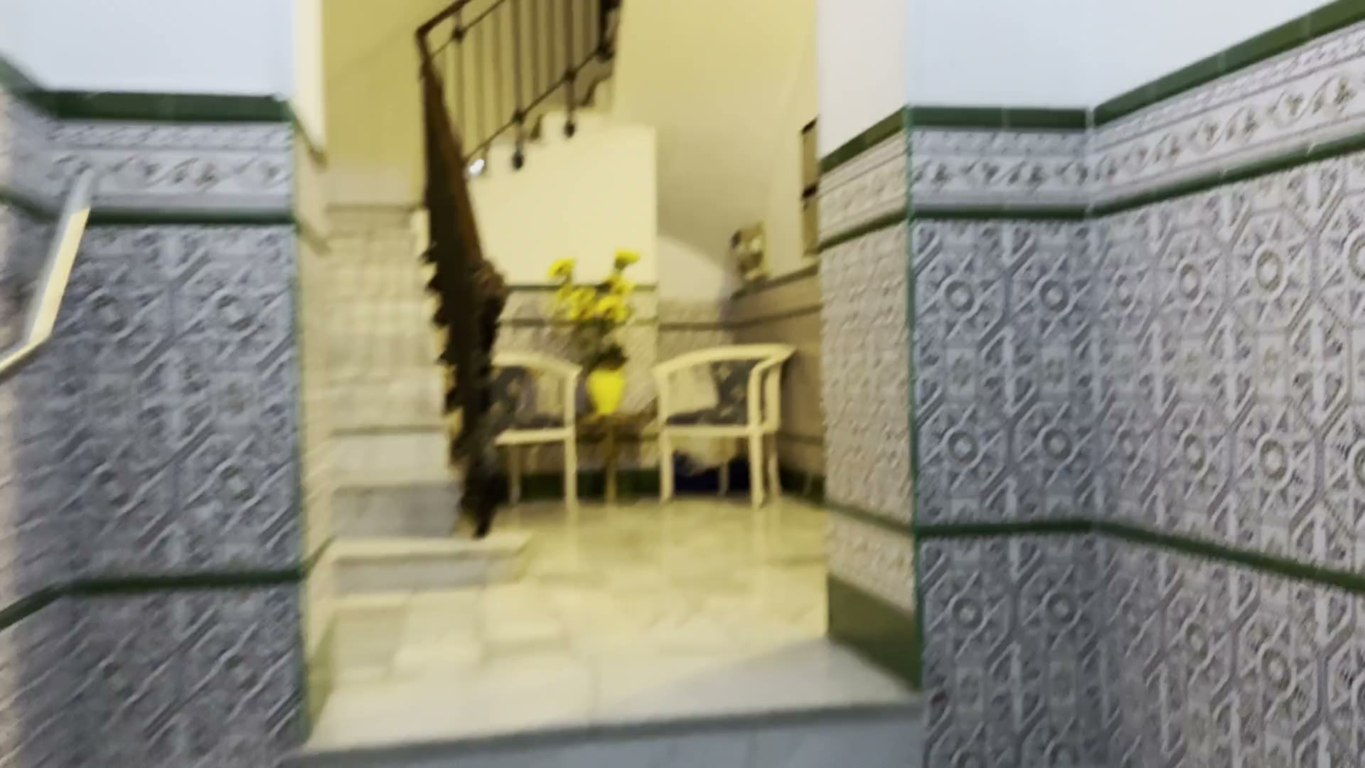 Escaleras y azulejería clásica